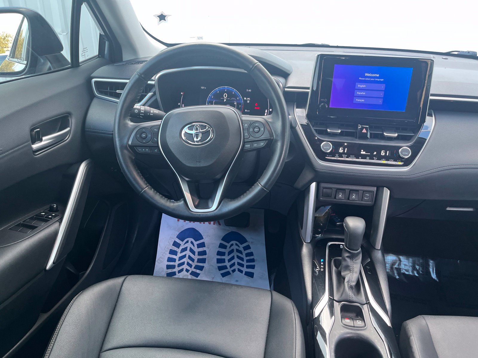 Used 2023 Toyota Corolla Cross XLE w/ Convenience Package FWD image 23