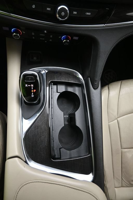 Certified 2018 Buick Enclave Essence FWD image 18