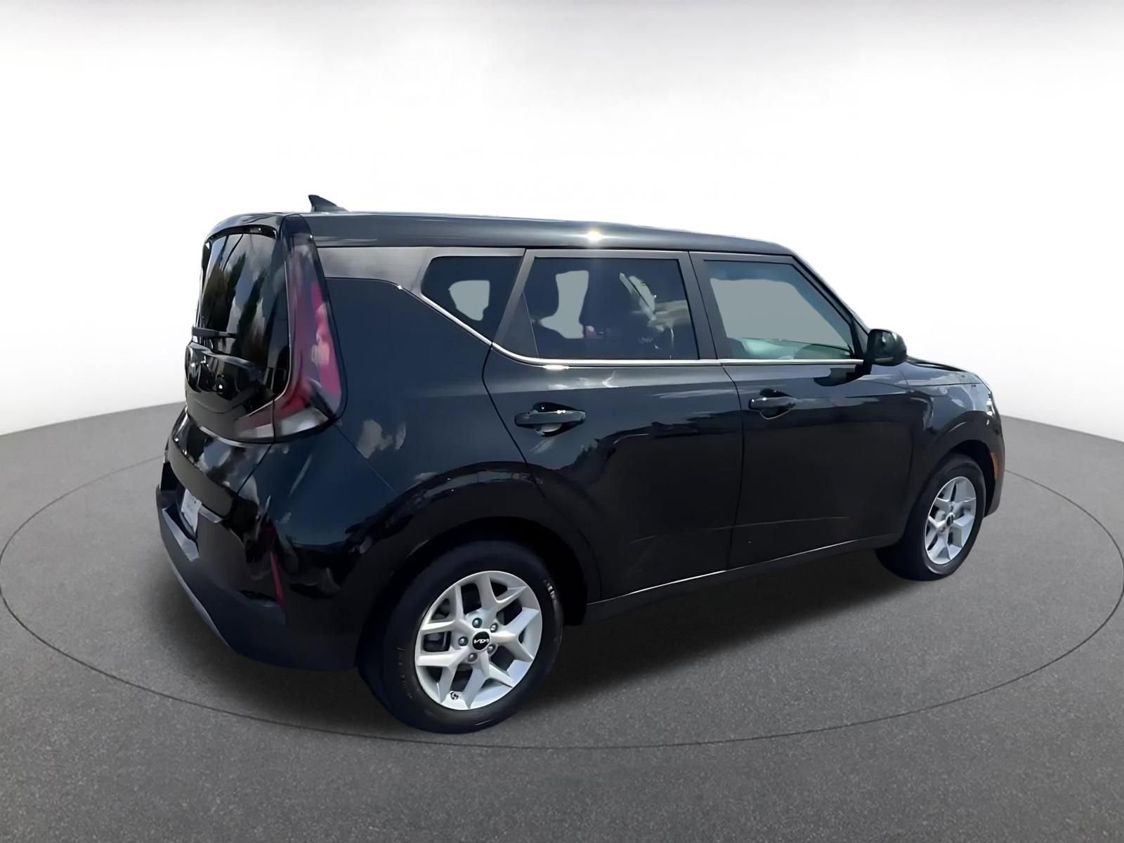 Used 2025 Kia Soul LX w/ LX Technology Package FWD image 15