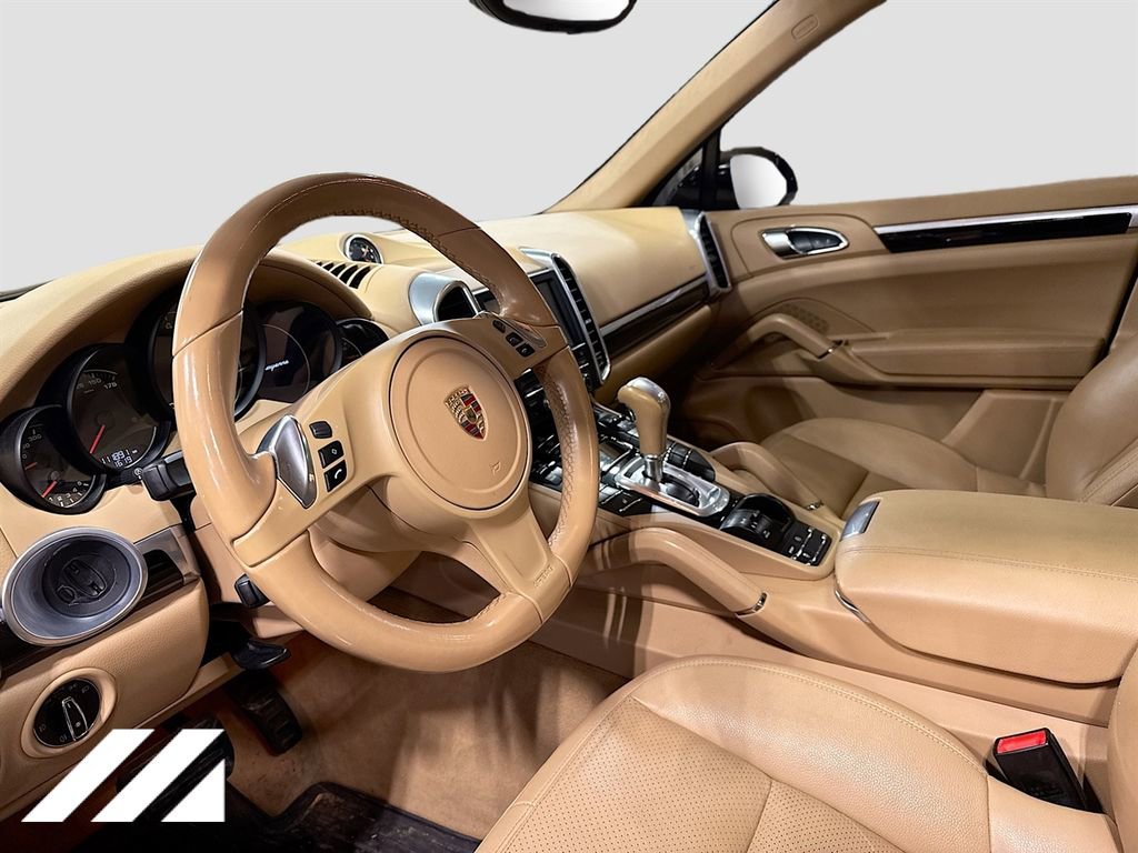 Used 2014 Porsche Cayenne Platinum Edition image 9