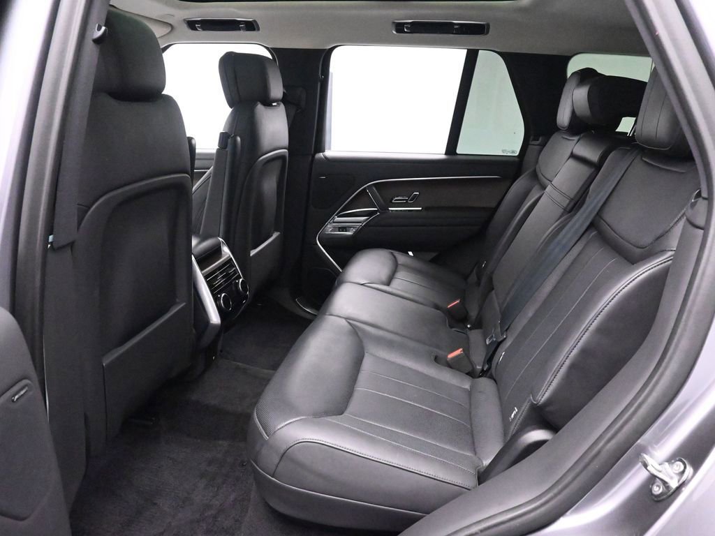 Used 2024 Land Rover Range Rover SE image 16