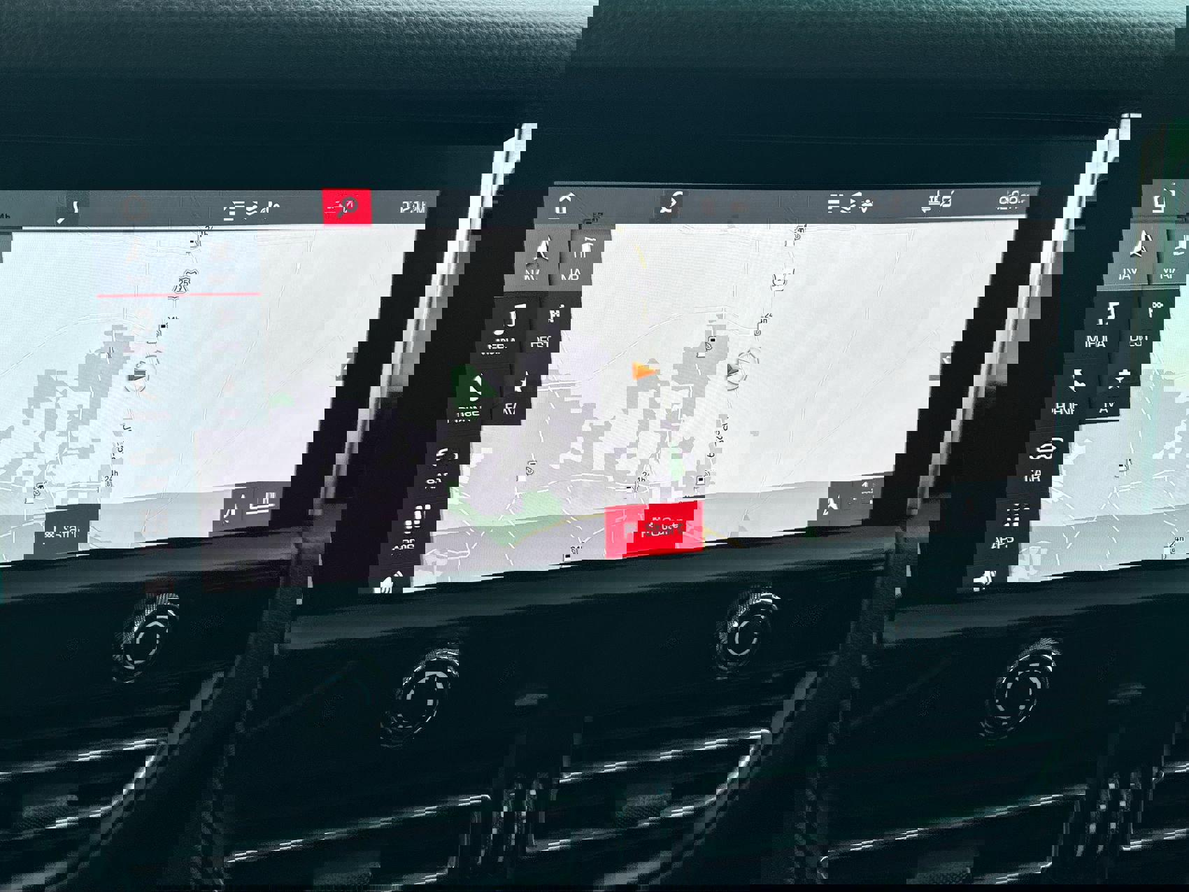 Used 2024 Porsche Macan image 17