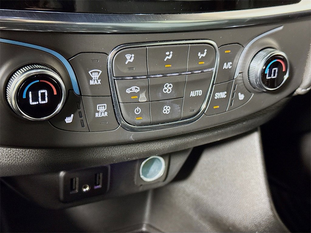 Used 2023 Chevrolet Traverse LT image 13