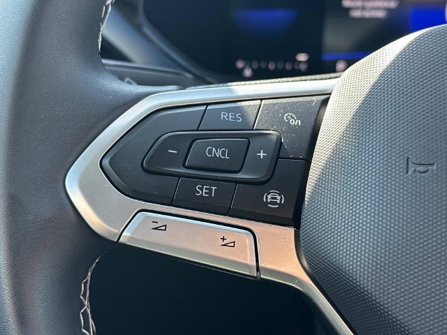 Used 2022 Volkswagen Taos SE w/ Panoramic Sunroof Package FWD image 25
