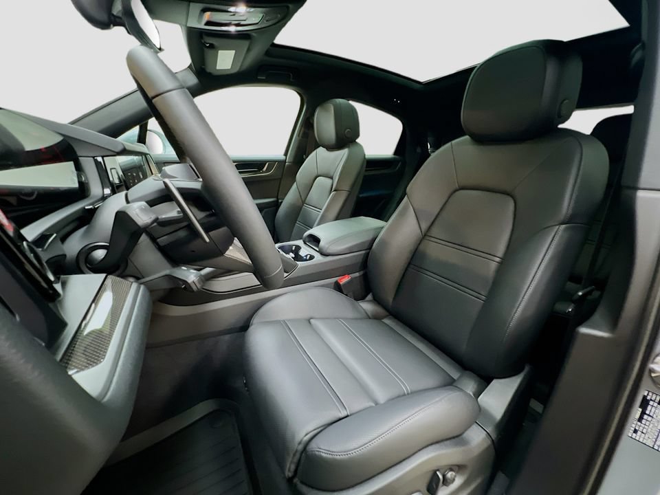 New 2026 Porsche Cayenne Coupe AWD/4WD image 5