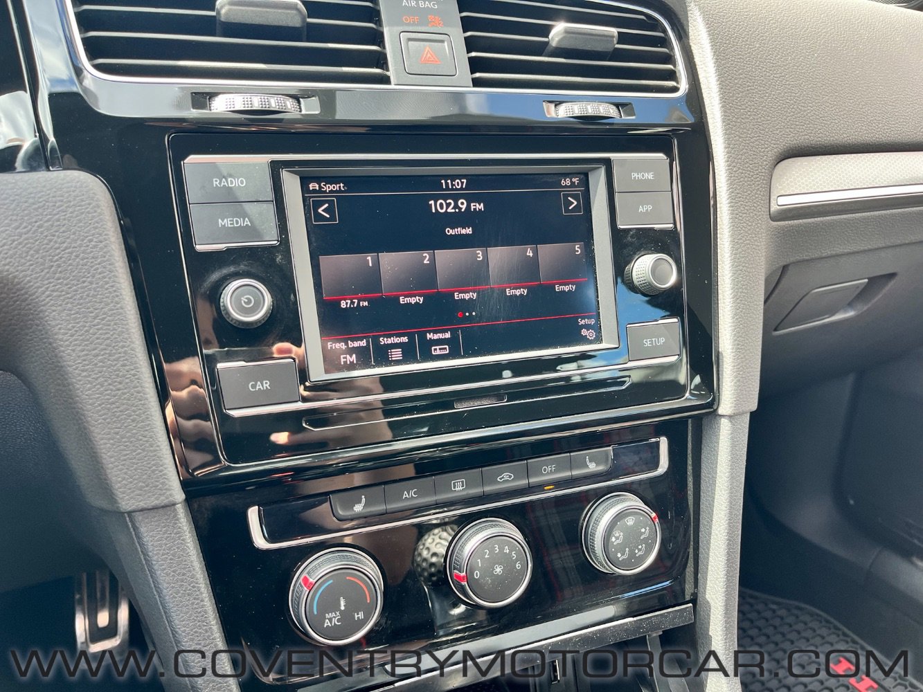 Used 2019 Volkswagen Golf 4-Door image 19