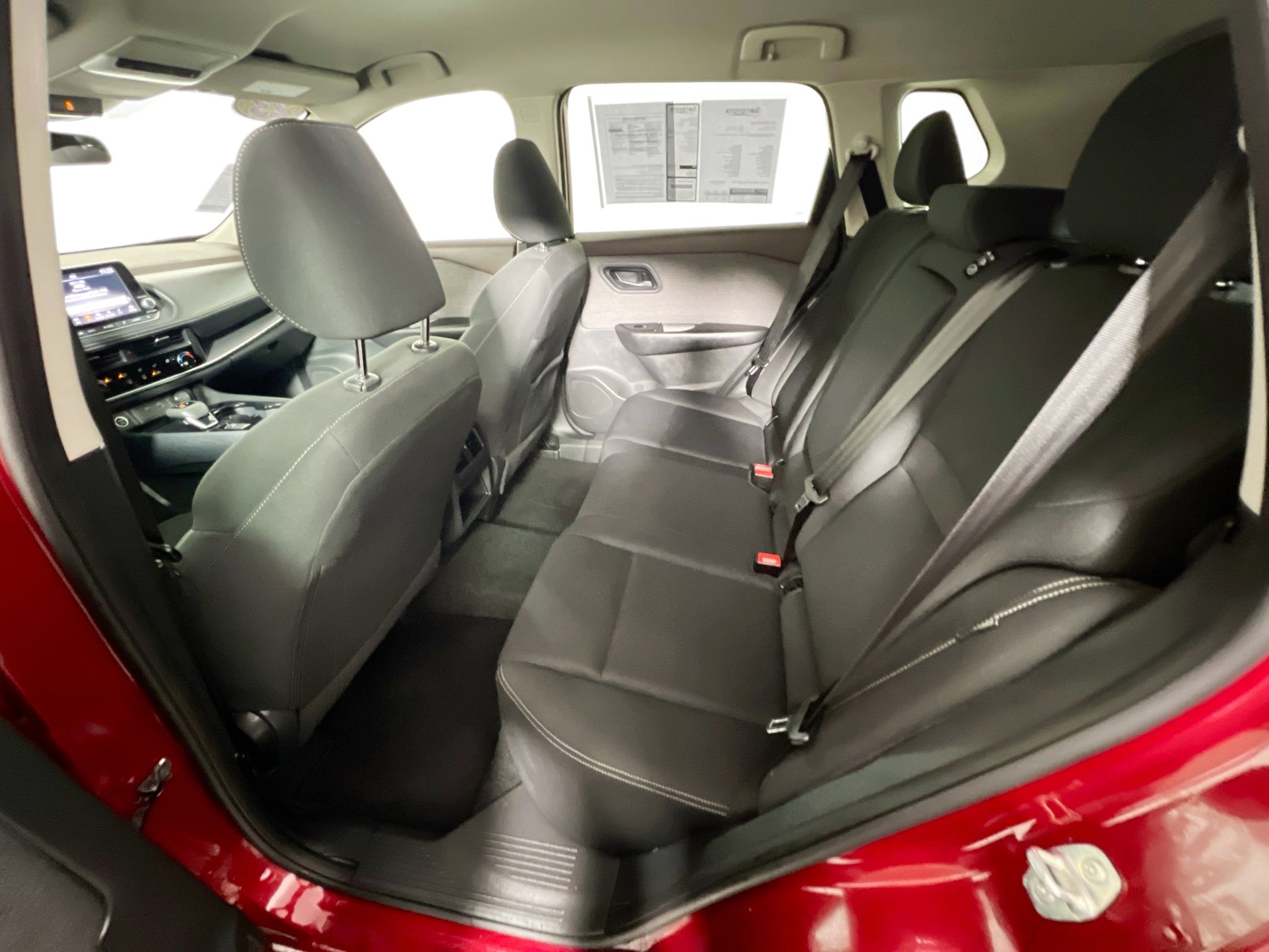 Used 2023 Nissan Rogue S image 29