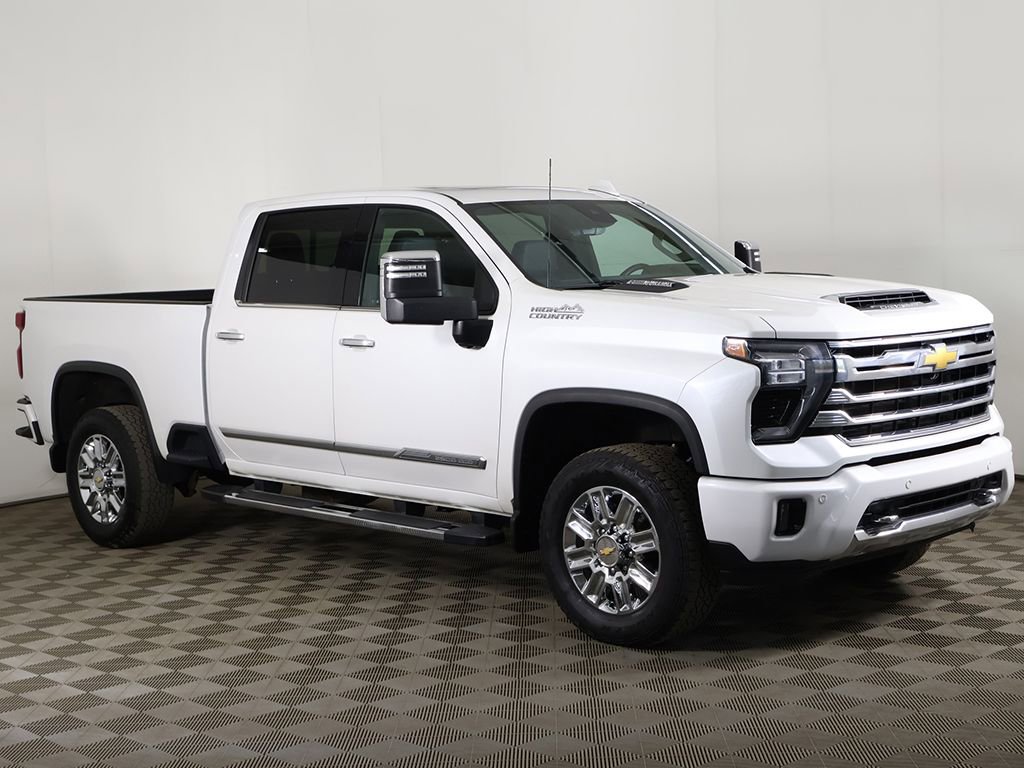 Used 2024 Chevrolet Silverado 2500 High Country w/ High Country Premium Package AWD/4WD image 2