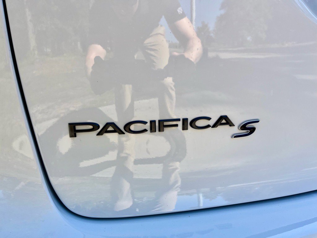 New 2026 Chrysler Pacifica Limited image 9