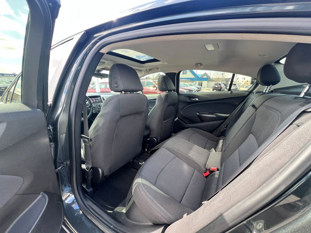 Used 2018 Chevrolet Cruze LT w/ Sun And Sound Package image 29