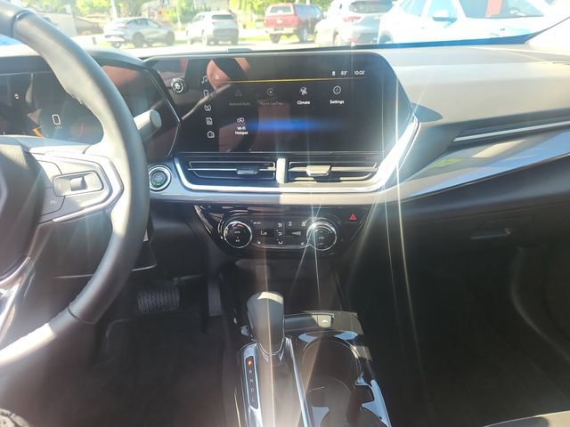 Used 2025 Chevrolet Trax ACTIV FWD image 17