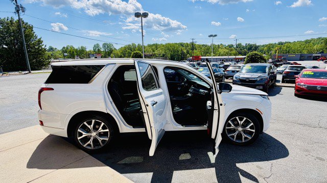 Used 2022 Hyundai Palisade Limited w/ Cargo Package FWD image 22