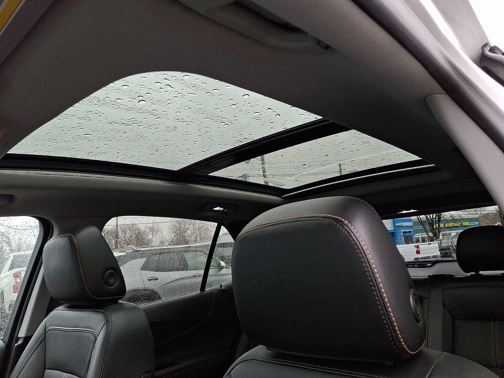 Used 2023 Chevrolet Equinox Premier image 14