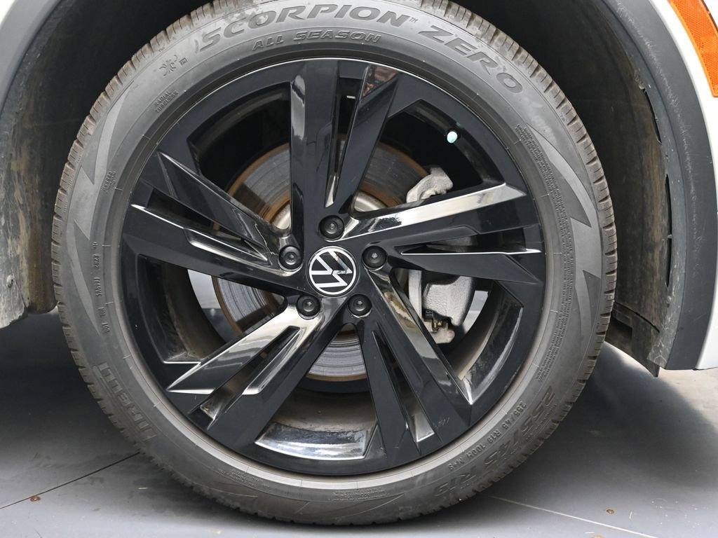 Used 2024 Volkswagen Tiguan SE R-Line image 9