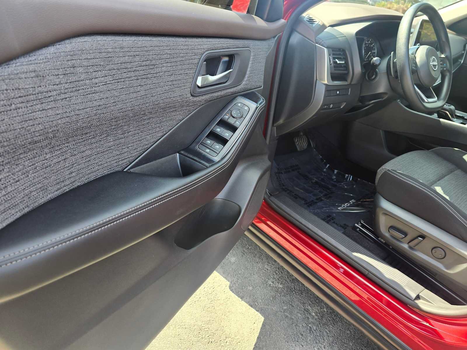 Used 2023 Nissan Rogue SV FWD image 20