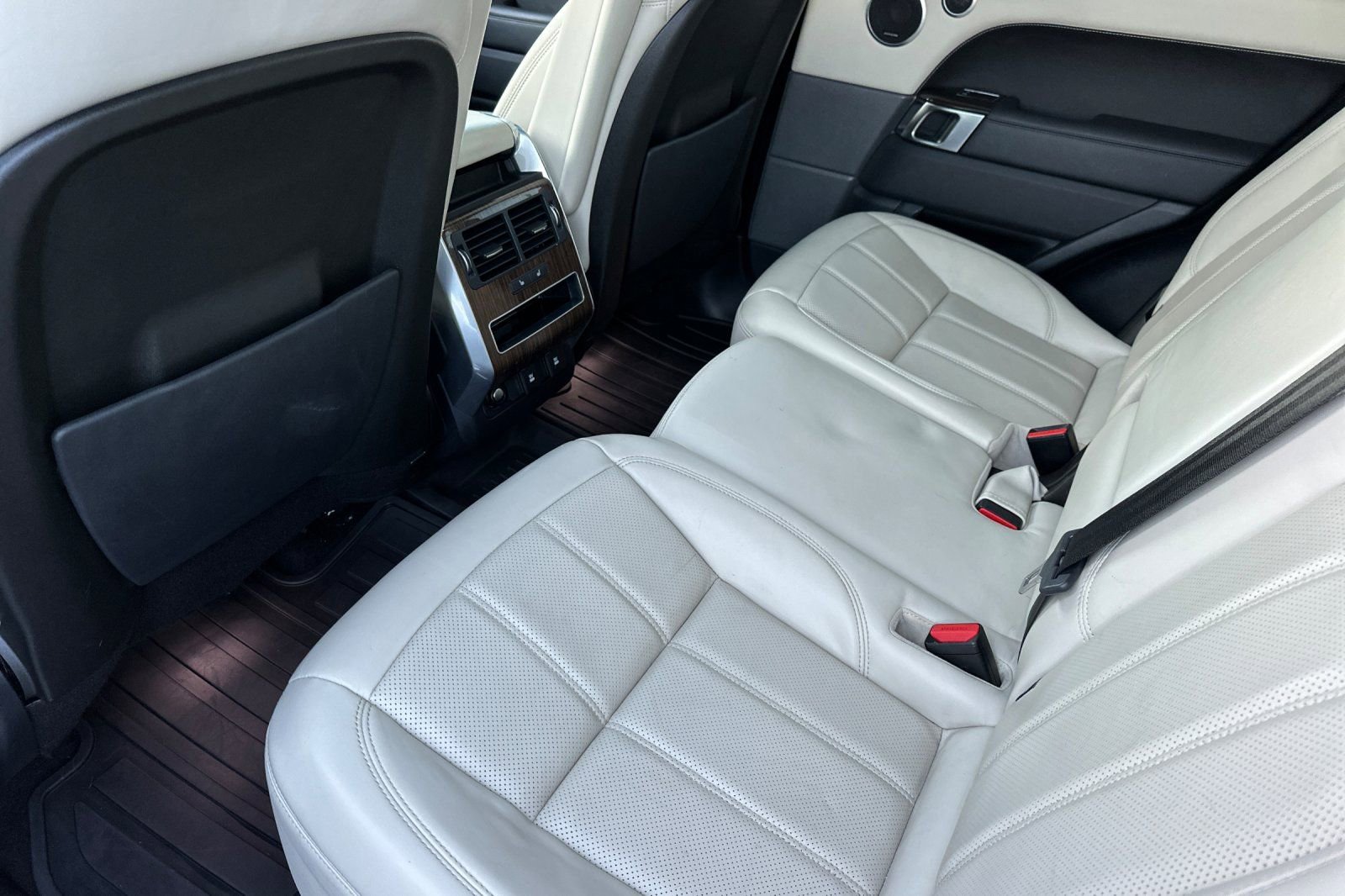 Used 2019 Land Rover Range Rover Sport HSE image 12