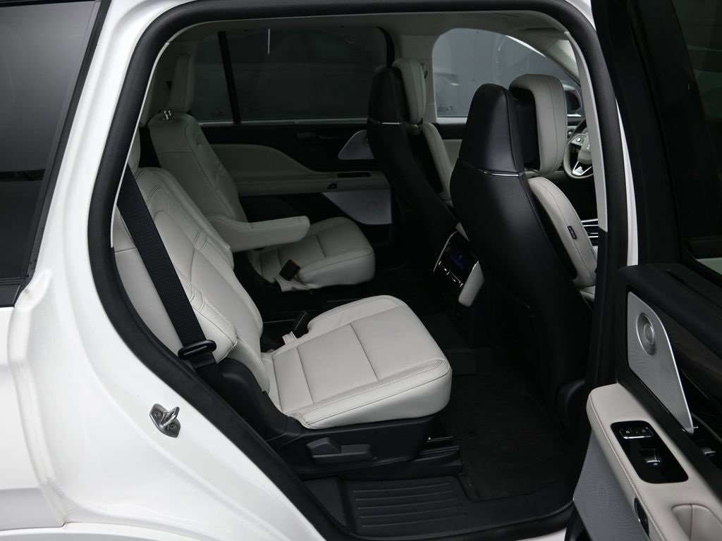 New 2025 Lincoln Aviator Reserve w/ Equipment Group 201A image 24