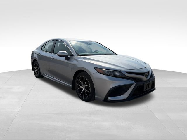 Used 2024 Toyota Camry SE FWD image 3