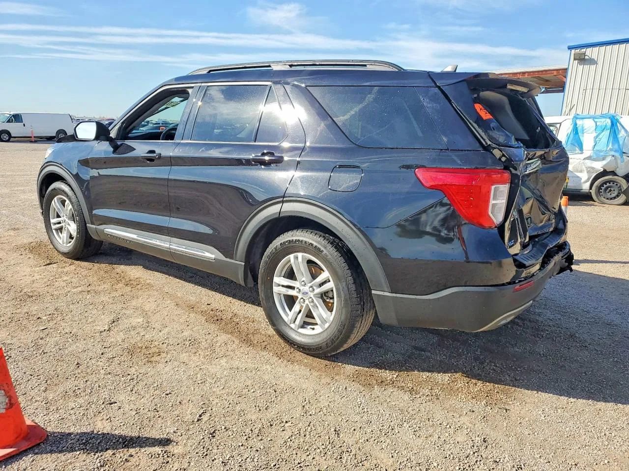 Used 2024 Ford Explorer XLT w/ Equipment Group 202A RWD image 4