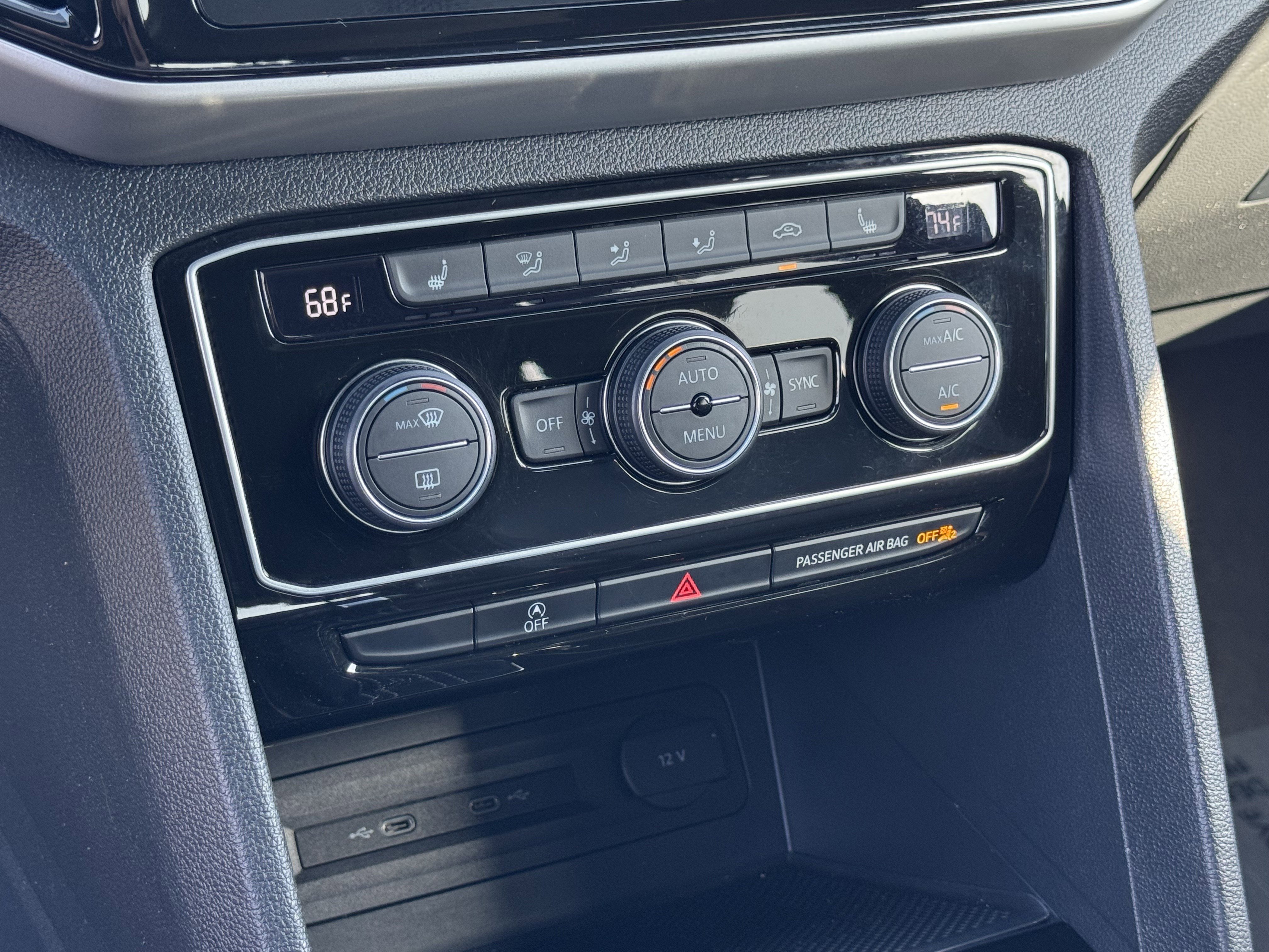 Certified 2022 Volkswagen Atlas Cross Sport SE w/ Panoramic Sunroof Package FWD image 29