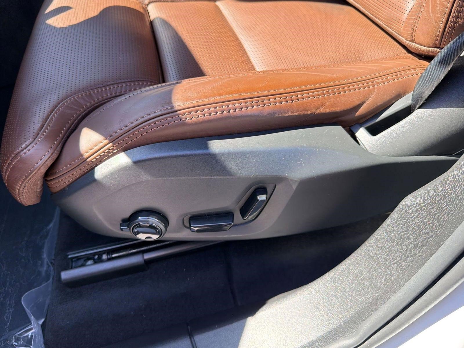 Certified 2024 Volvo XC60 B5 Ultimate w/ Protection Package Premier image 14