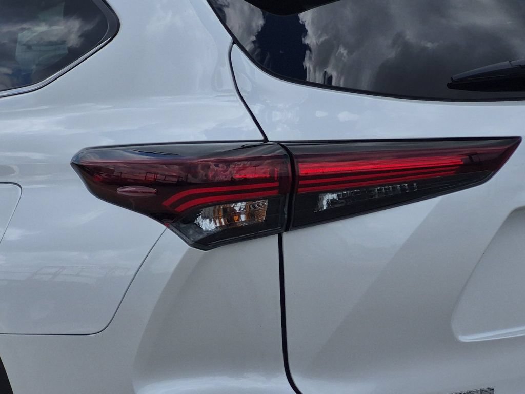 Used 2026 Toyota Highlander XLE AWD/4WD image 30
