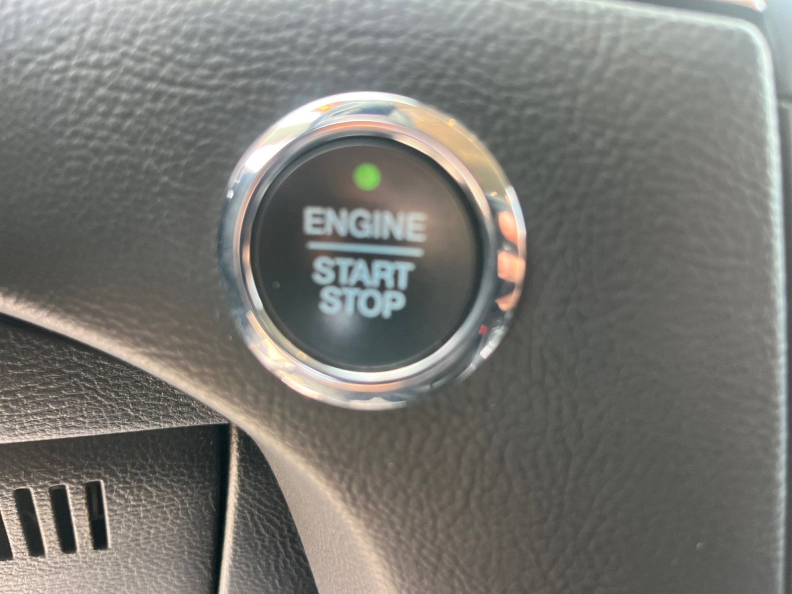 Used 2019 Ford Edge Titanium image 29