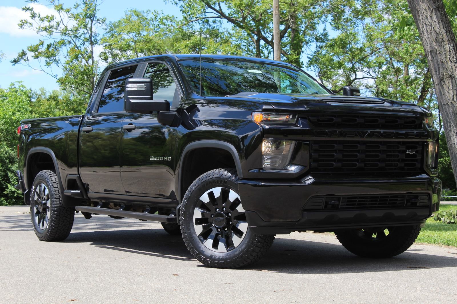 Used 2020 Chevrolet Silverado 2500 Custom w/ Custom Convenience Package AWD/4WD image 1