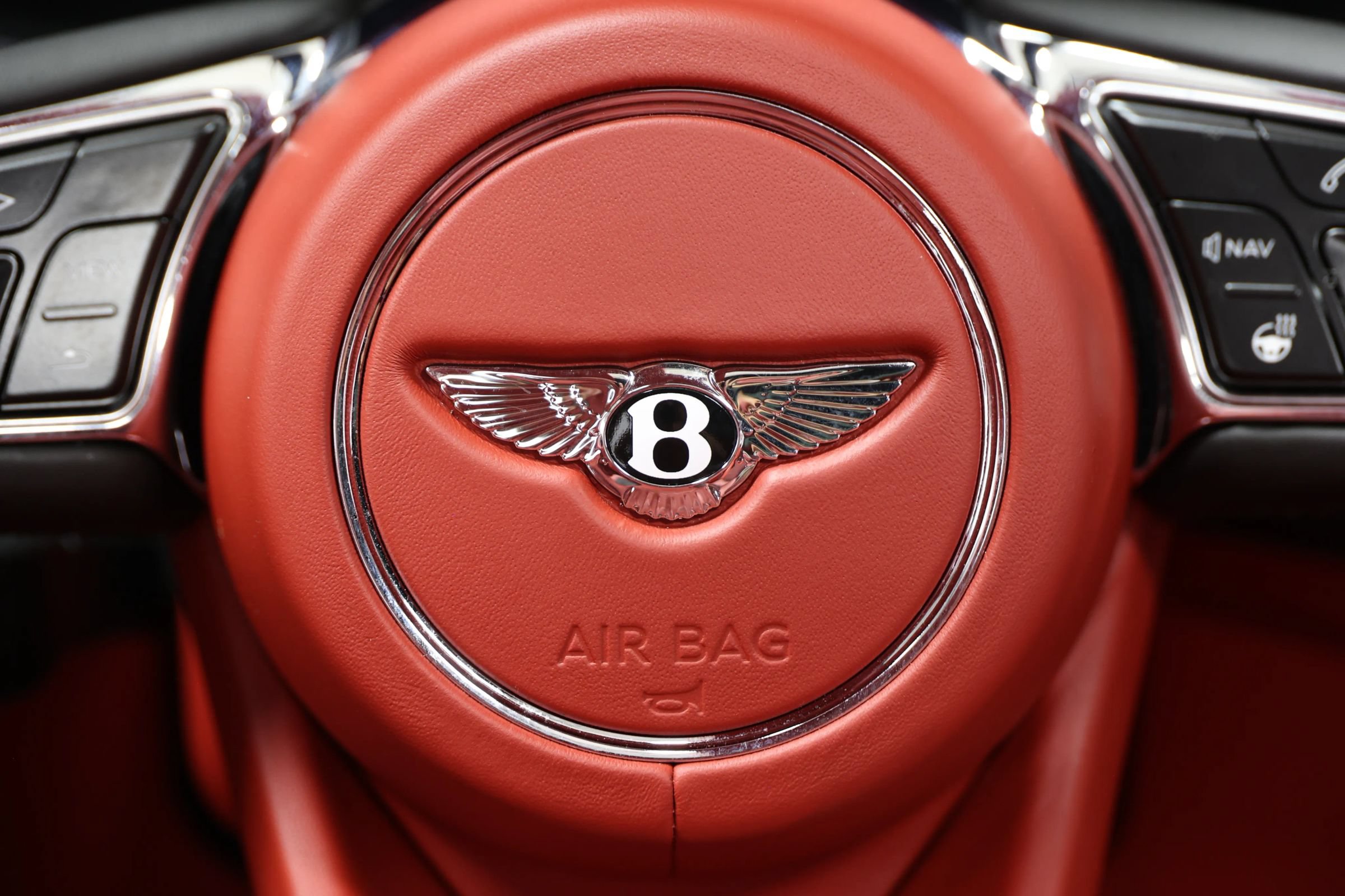 Used 2022 Bentley Bentayga AWD/4WD image 29
