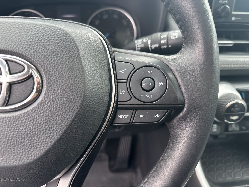 Used 2021 Toyota RAV4 XLE Premium AWD/4WD image 20