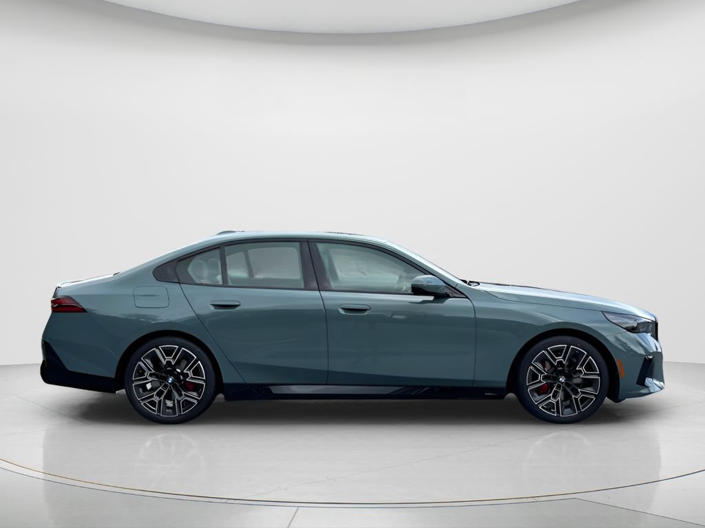 New 2027 BMW 530i xDrive w/ M Sport Package AWD/4WD image 4