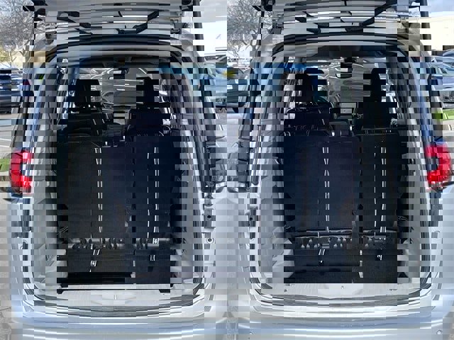 Used 2024 Chrysler Pacifica Touring-L image 27