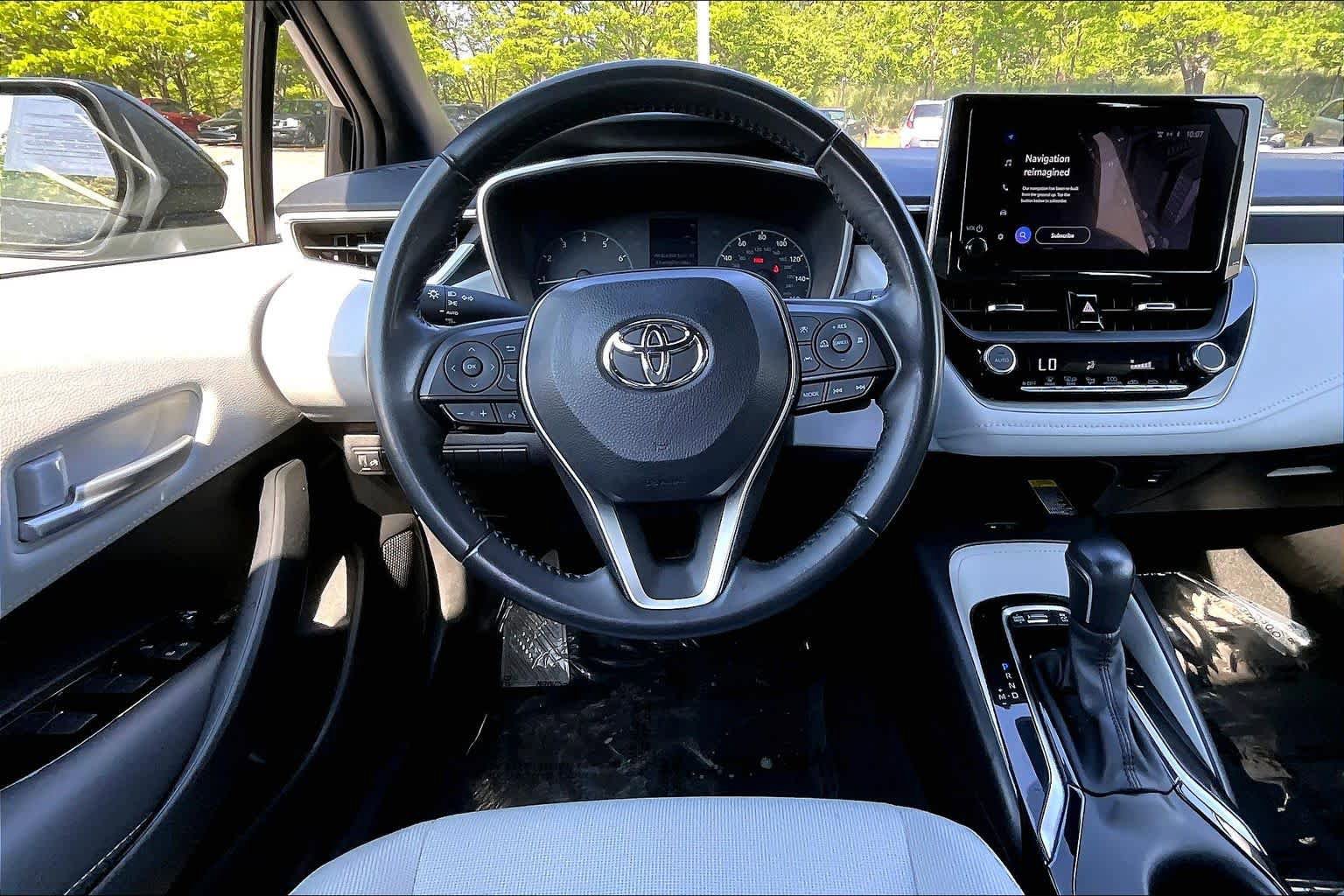 Used 2024 Toyota Corolla SE w/ SE Package FWD image 6