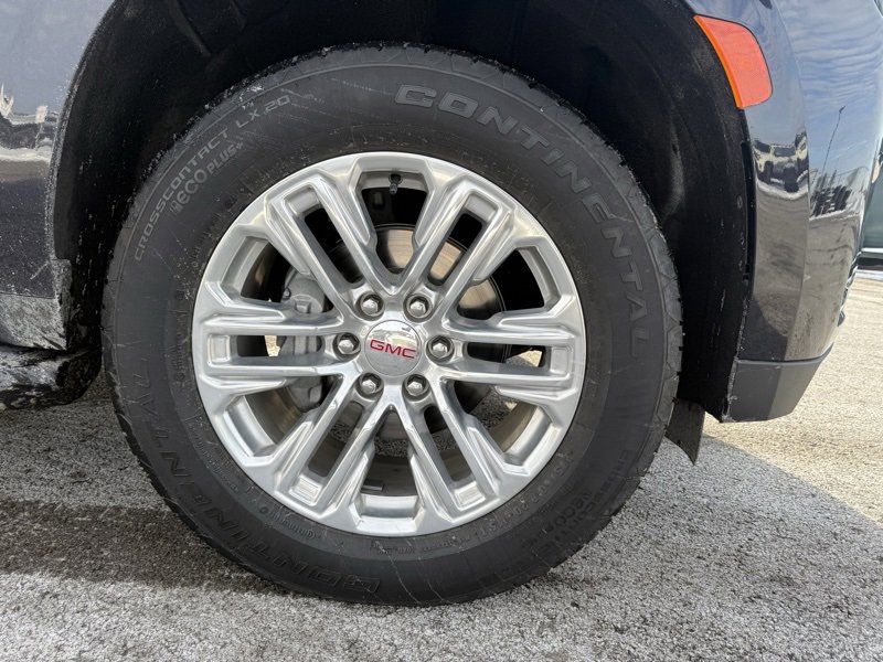 Used 2024 GMC Yukon SLT w/ SLT Premium Package image 4