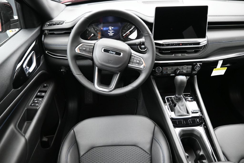 New 2026 Jeep Compass Latitude AWD/4WD image 3