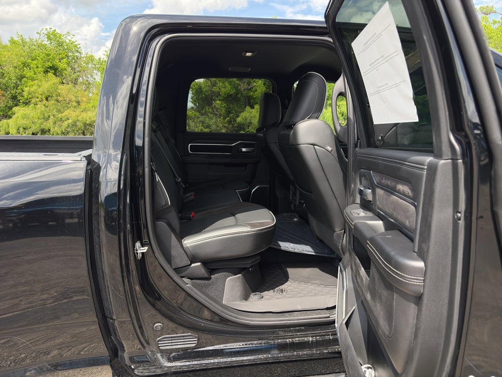 New 2026 RAM 3500 Laramie AWD/4WD image 15