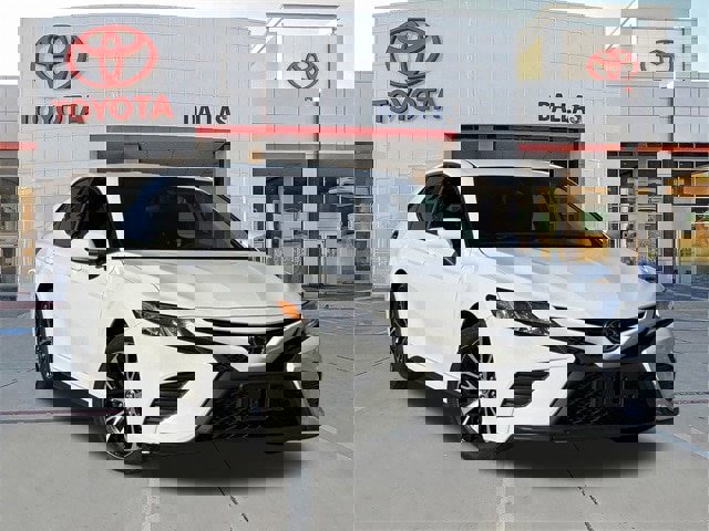 Used 2020 Toyota Camry SE image 1