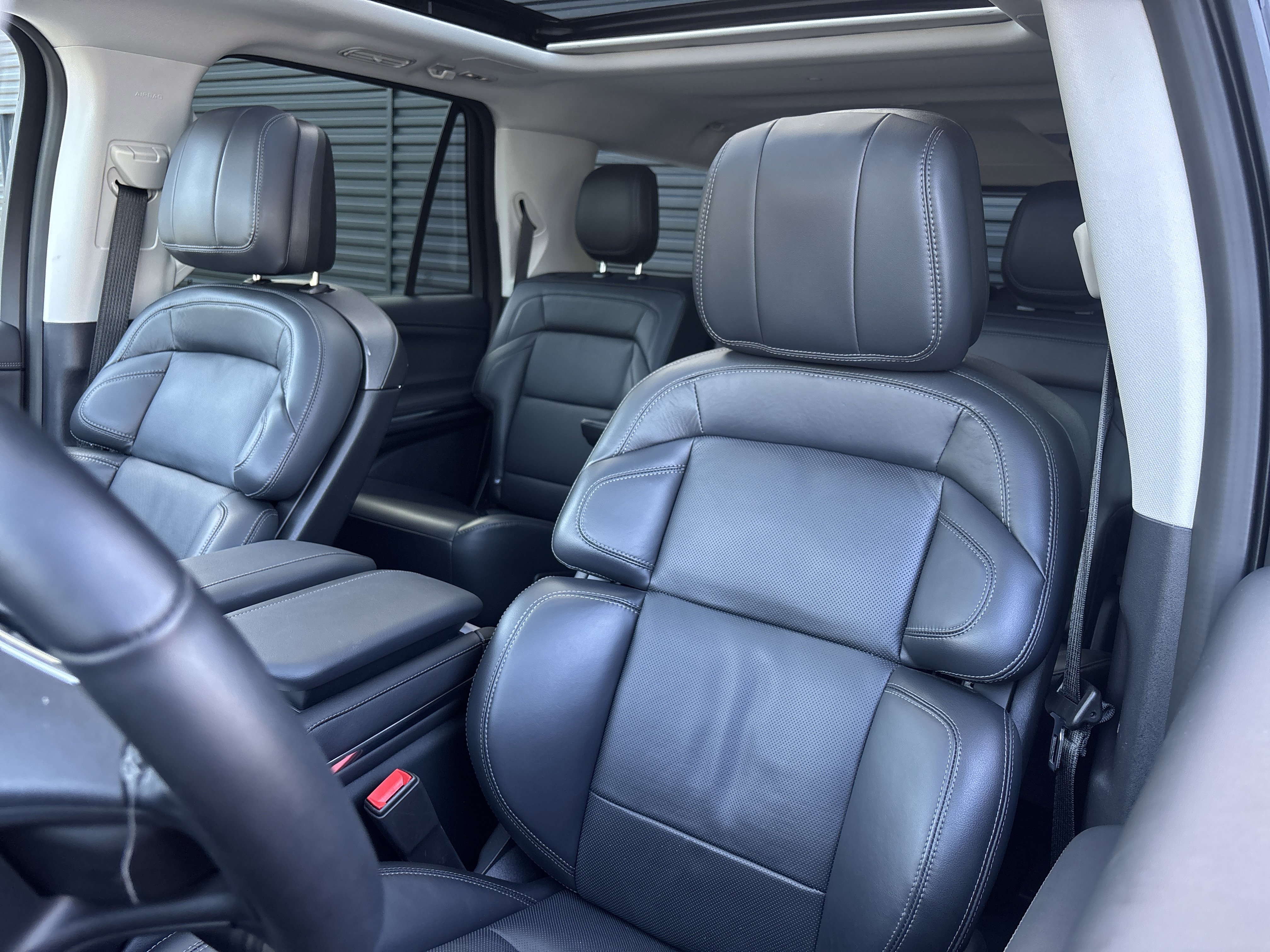 Used 2025 Lincoln Navigator L Reserve image 25