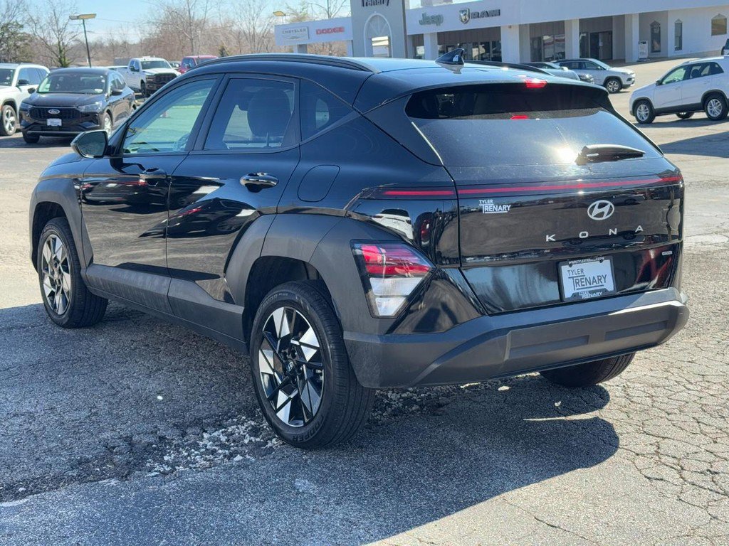 Used 2025 Hyundai Kona SEL image 4