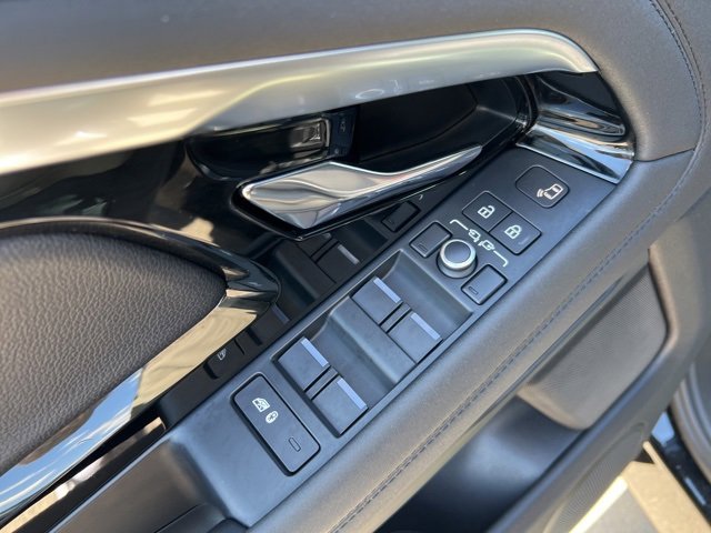 Used 2022 Land Rover Range Rover Evoque R-Dynamic SE image 15