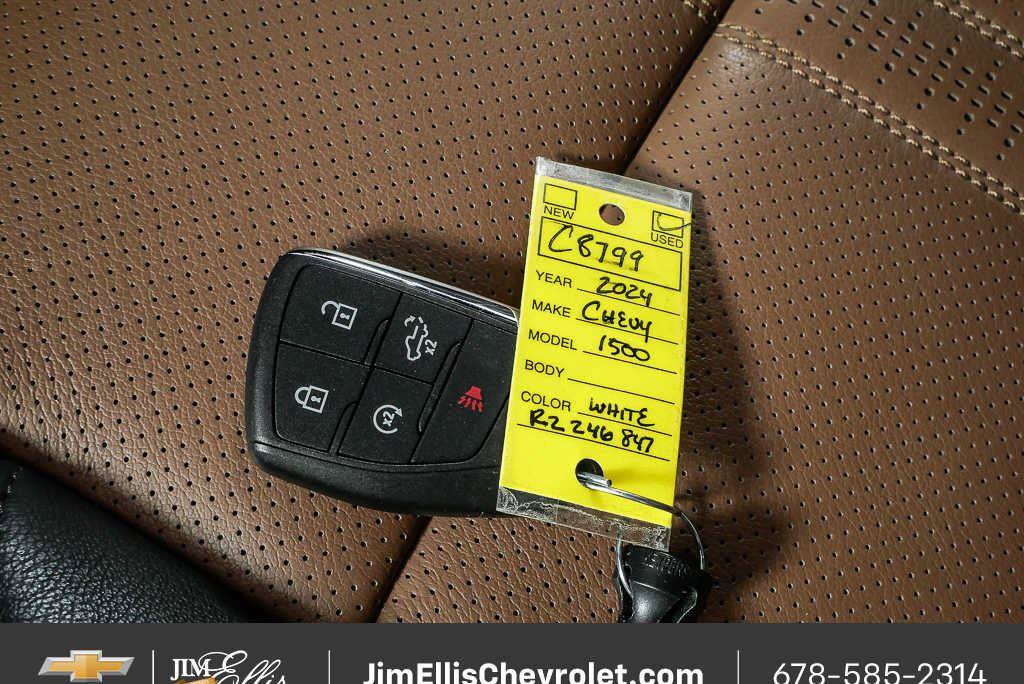 Certified 2024 Chevrolet Silverado 1500 High Country w/ Technology Package AWD/4WD image 37