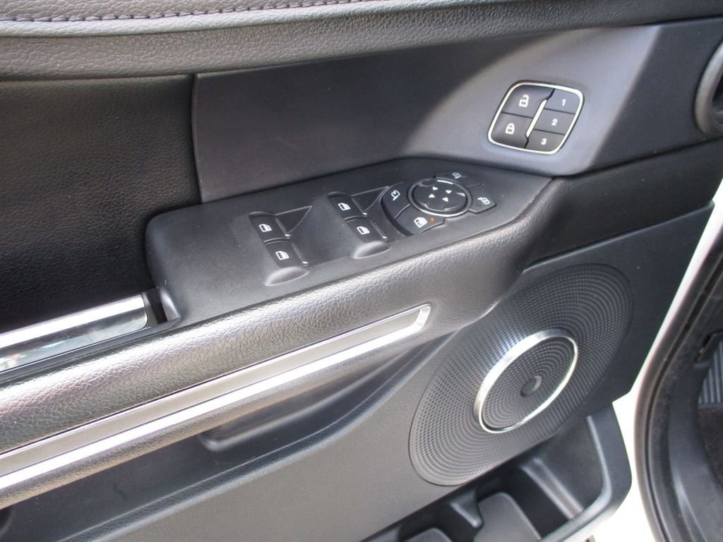 Used 2018 Ford Expedition XLT w/ Equipment Group 202A RWD image 8
