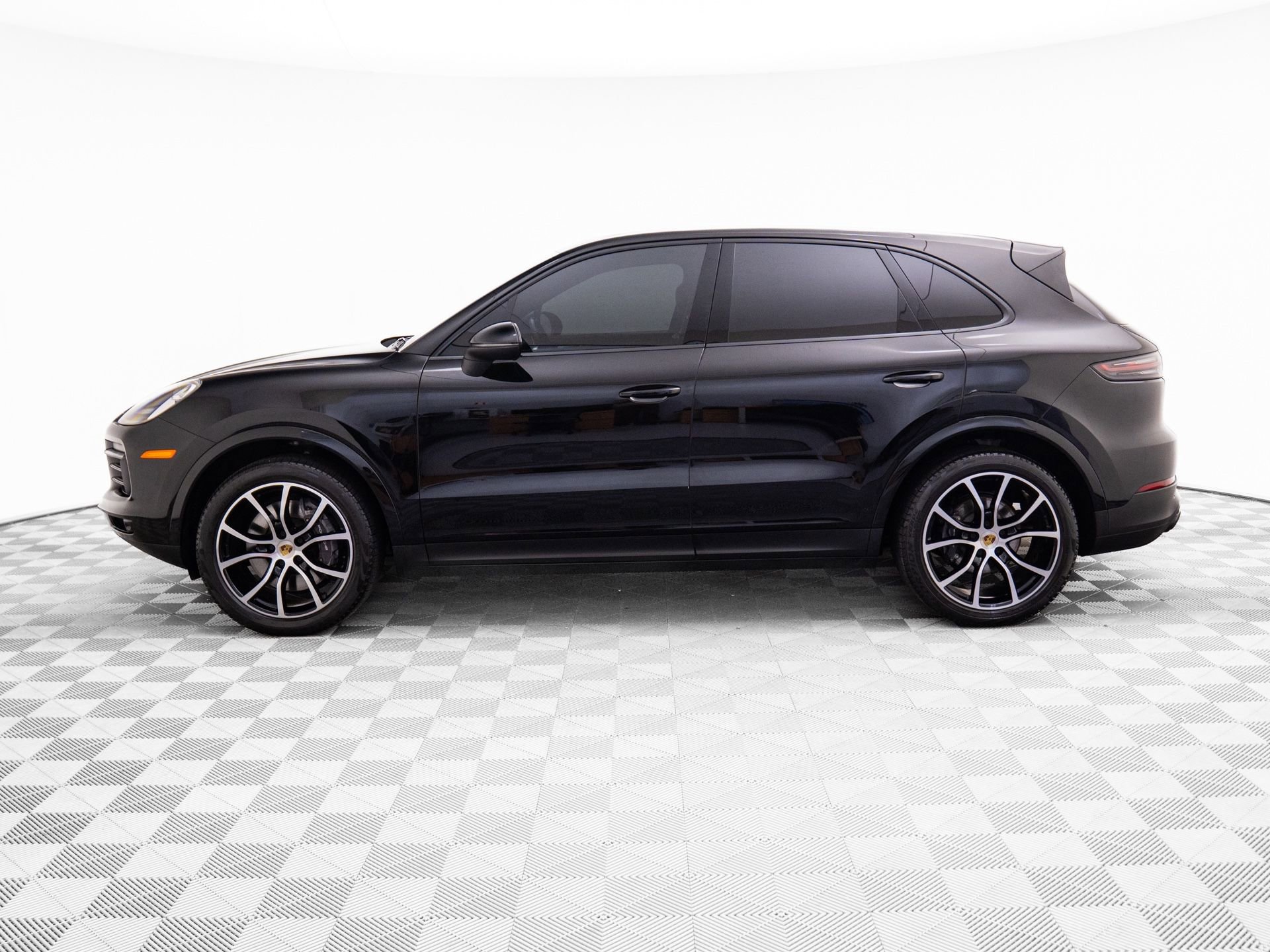 Certified 2023 Porsche Cayenne Platinum Edition video 2