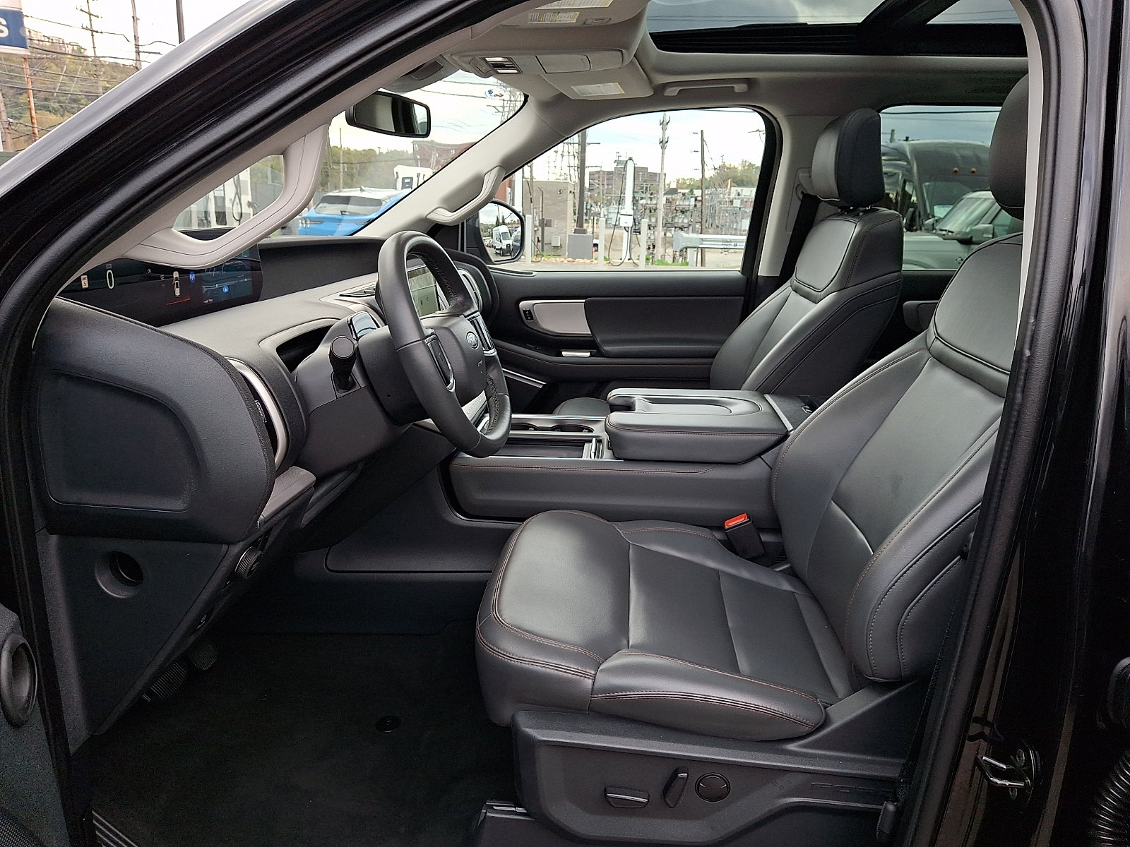 Used 2025 Ford Expedition Active AWD/4WD image 14