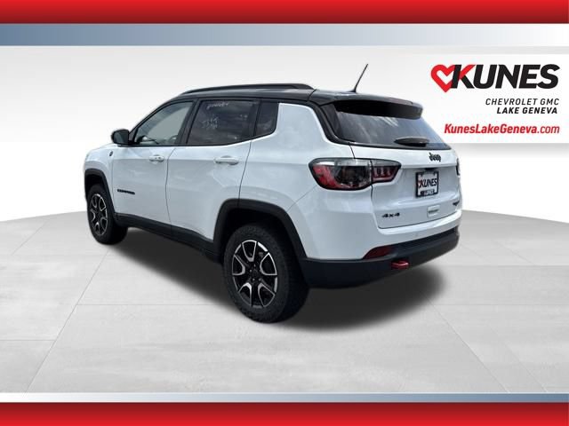 Used 2025 Jeep Compass Trailhawk AWD/4WD image 9