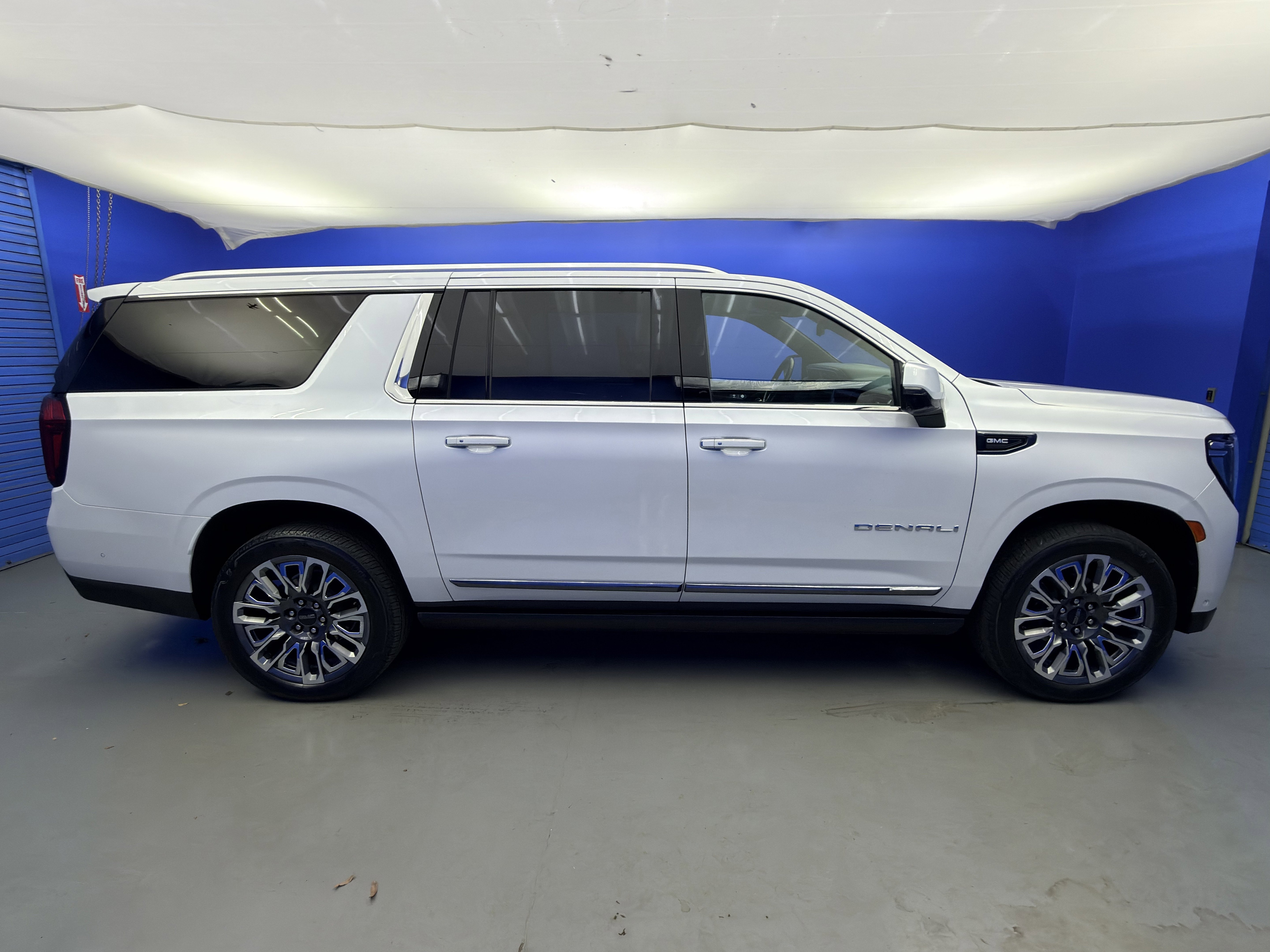 Used 2023 GMC Yukon XL Denali Ultimate image 8