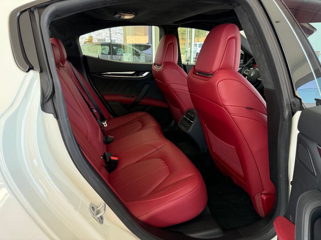 Certified 2022 Maserati Ghibli Modena RWD image 11