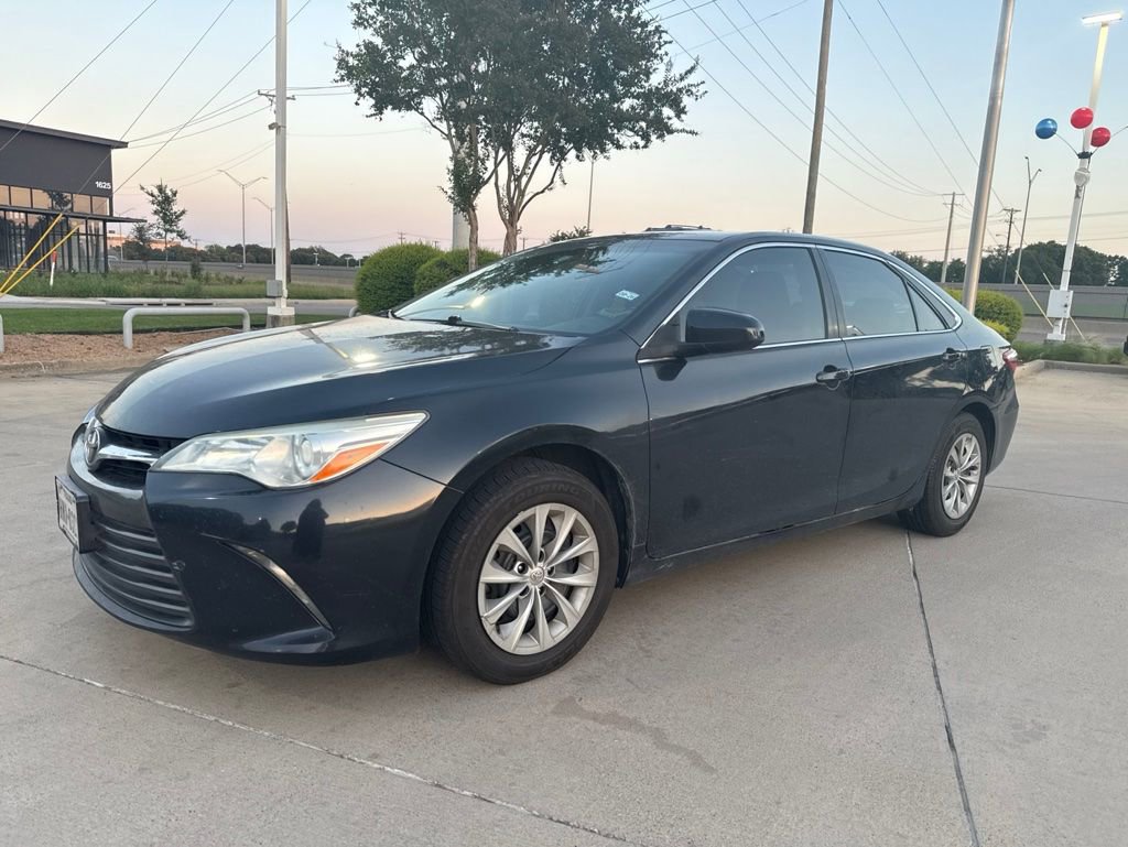 Used 2017 Toyota Camry LE FWD image 1