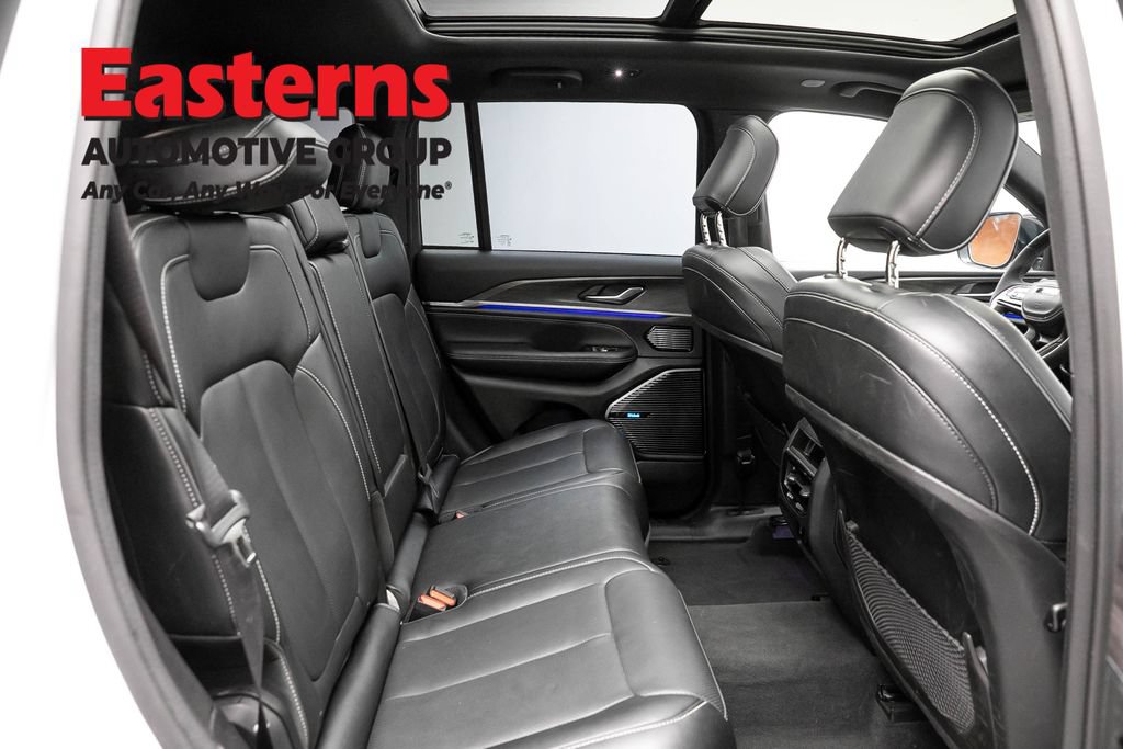 Used 2022 Jeep Grand Cherokee Overland AWD/4WD image 27