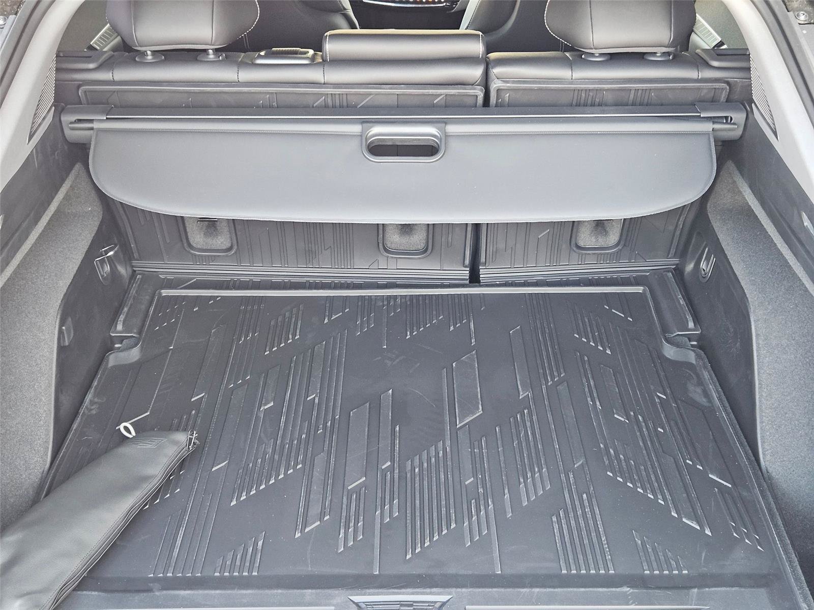 New 2026 Cadillac Optiq Sport 2 w/ LPO, Floor Liner Package AWD/4WD image 29